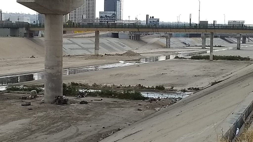 Limpieza de canalización del Río Tijuana tardaría hasta 90 días