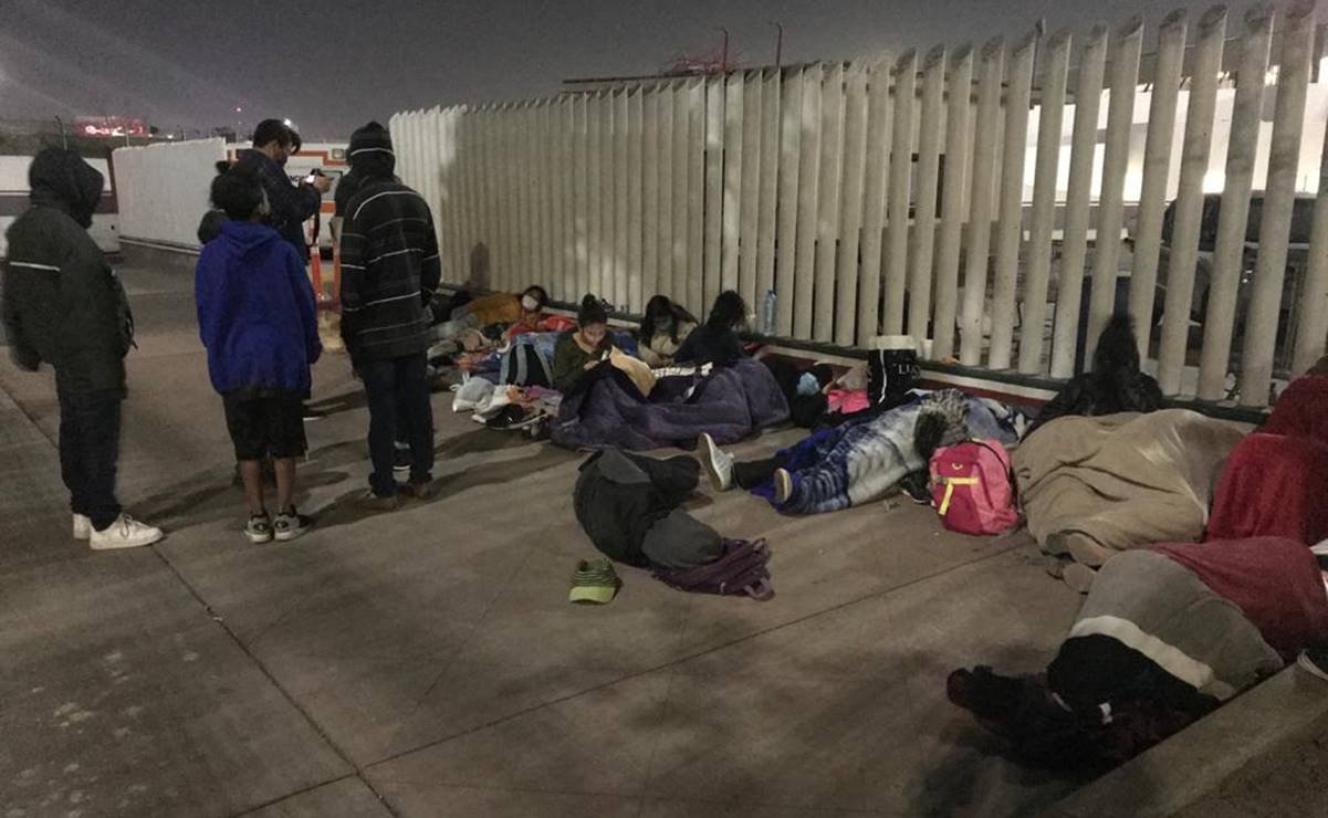Acampan migrantes afuera del Instituto Nacional de Migración