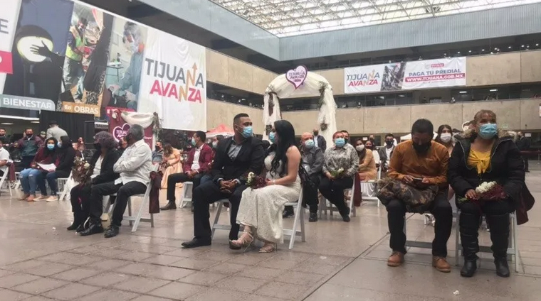Más de 1000 parejas celebran boda masiva en Tijuana
