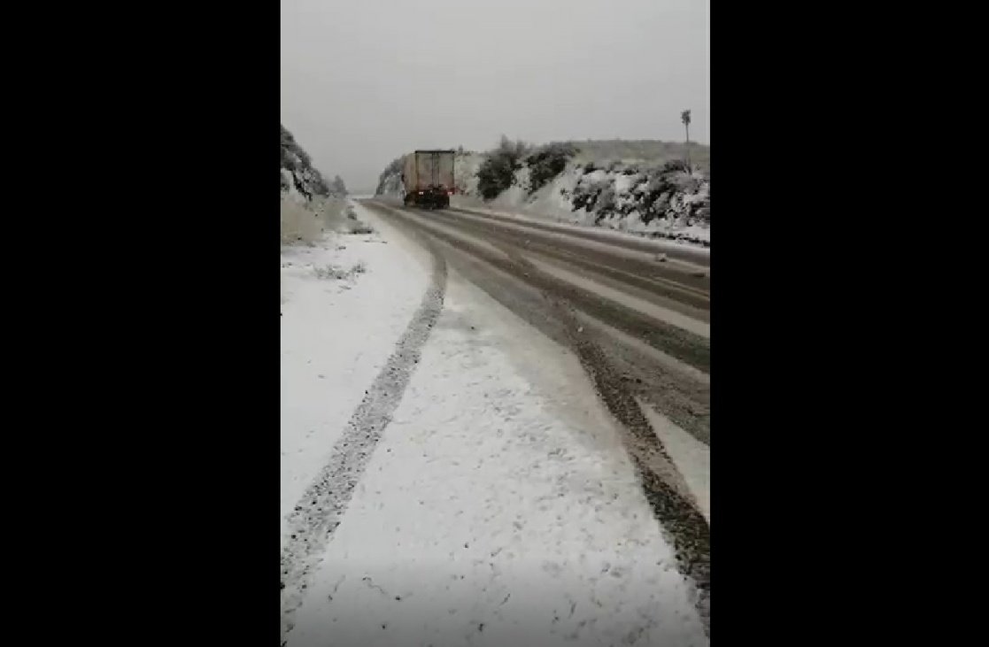 Se registra nevada por bajas temperaturas