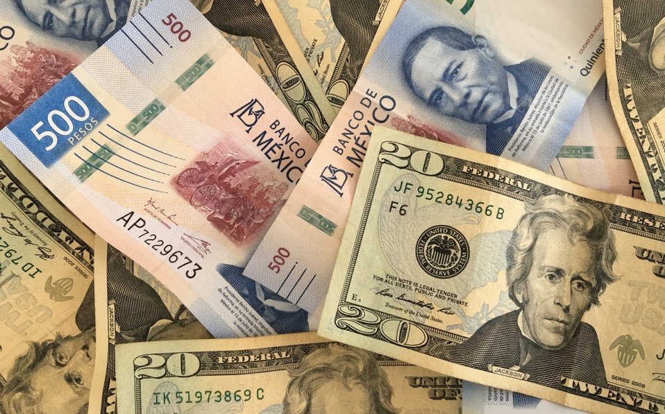 Dólar aumenta valor ante peso mexicano