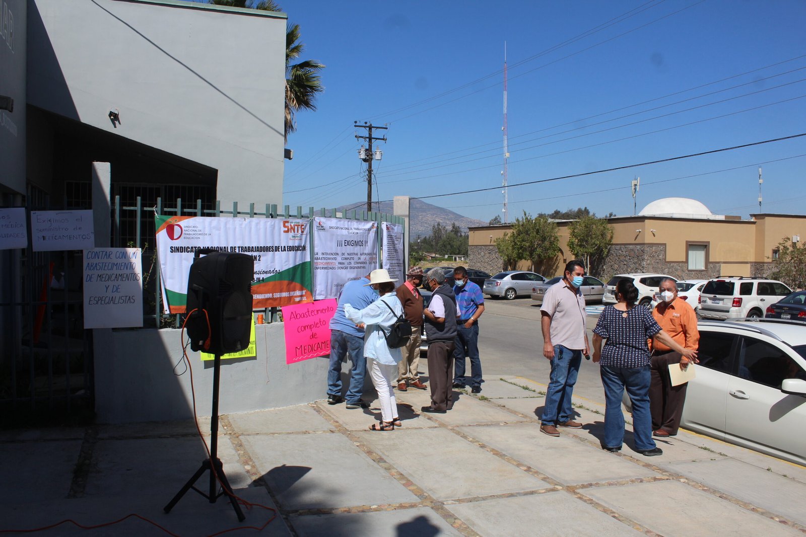 Protestan jubilados en Issste Tecate