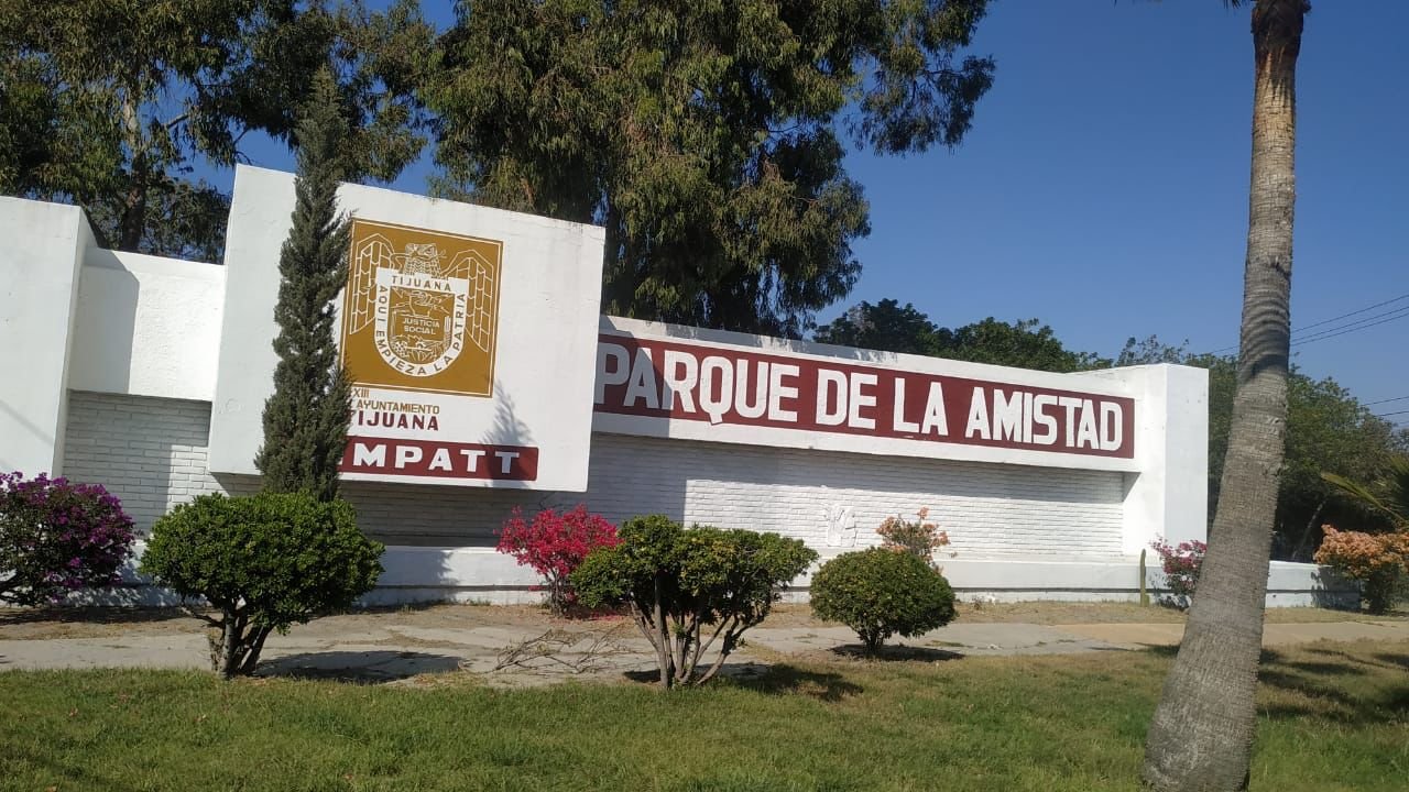 Atienden escurrimiento de aguas residuales en Parque de La Amistad