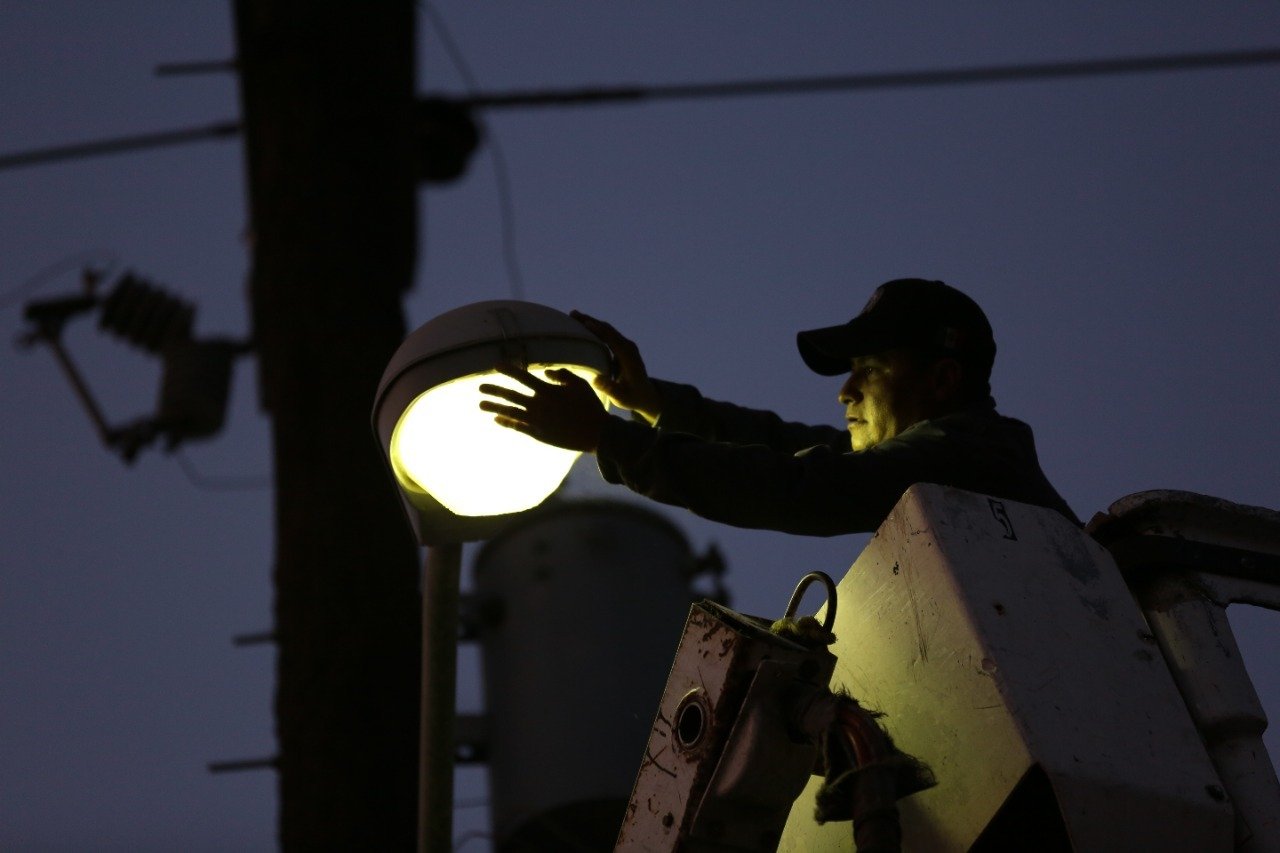 Continúan en Tijuana labores de reparación y sustitoción de luminaria