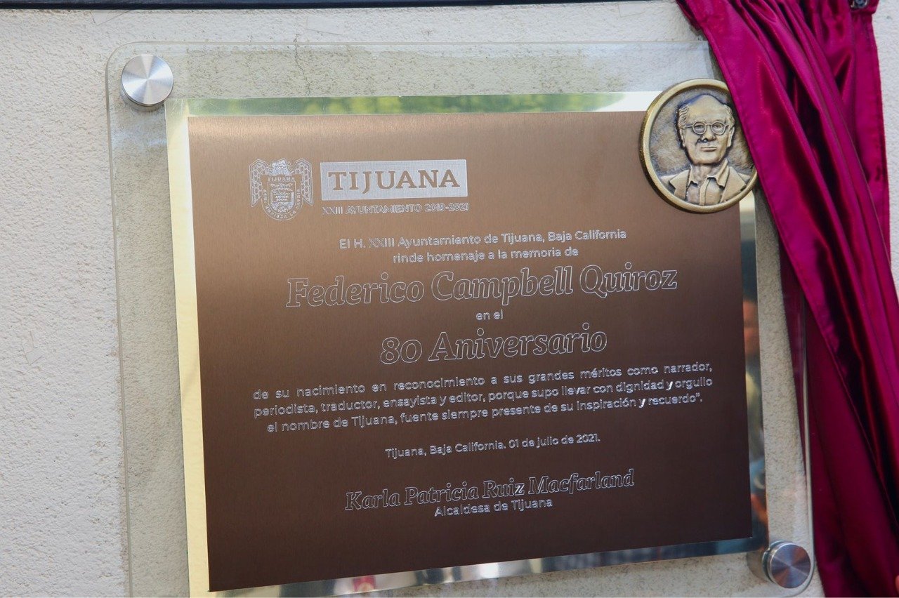 Develan placa en honor a Federico Campbell en el marco del 80 aniversario de su natalicio