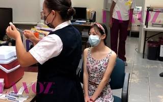 BC vacuna a la primera joven de 13 años contra COVID