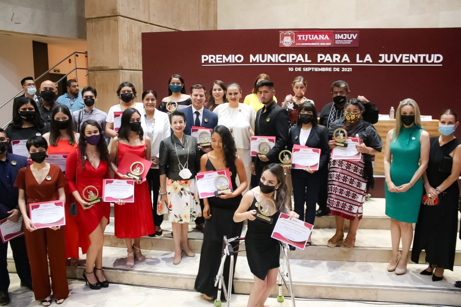 Entrega ayuntamiento de Tijuana premio municipal para la juventud 2021