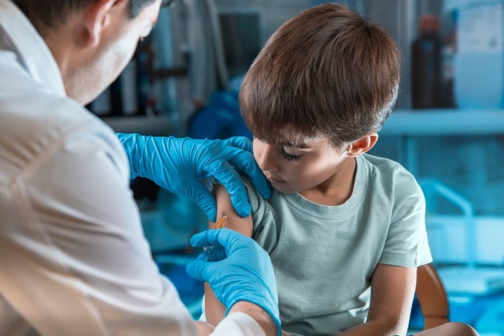 Baja California buscará vacunar a menores de 11 a 14 años