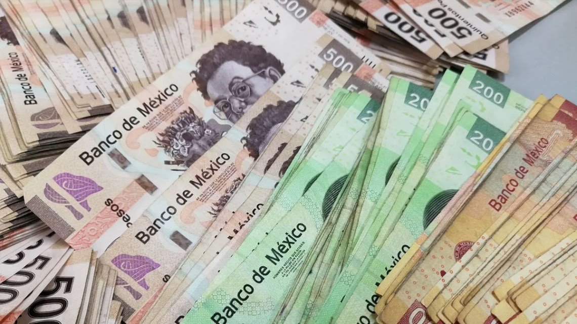 Peso mexicano gana 46 centavos frente al dólar