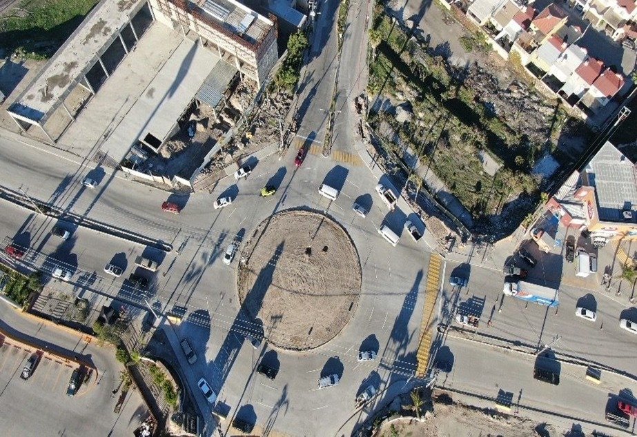 Construcción de glorieta de Santa Fe en bulevar El Rosario desfoga tráfico vehicular