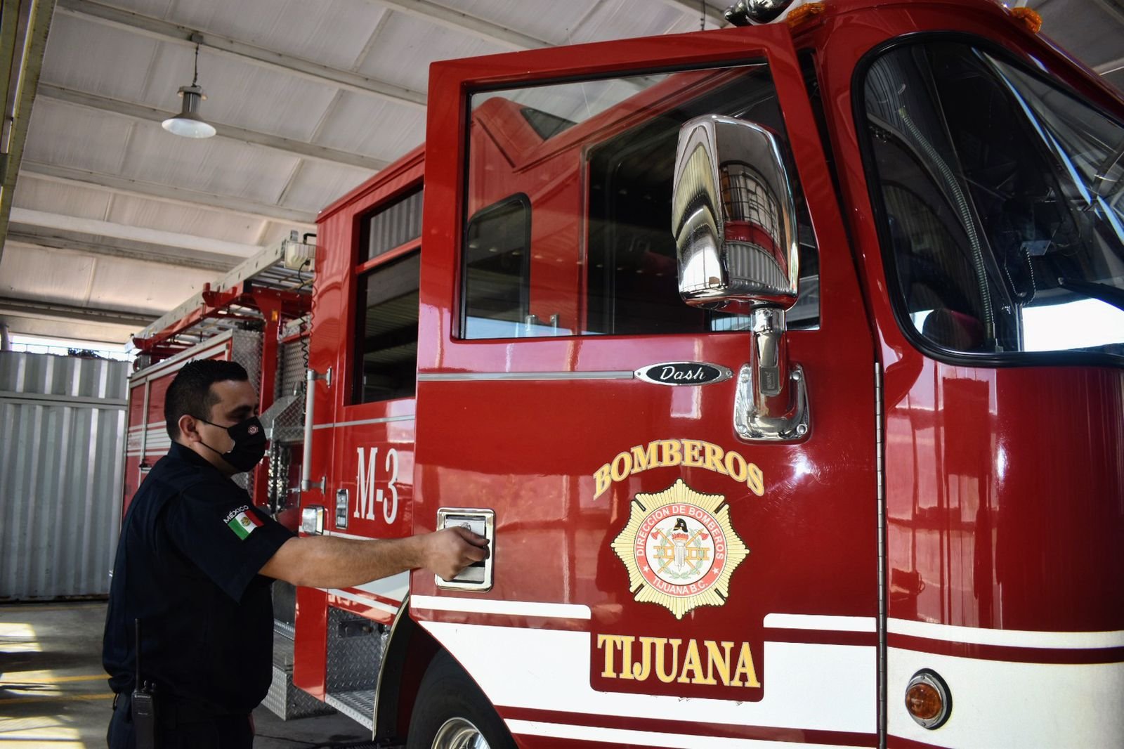 Bomberos reciben equipo nuevo