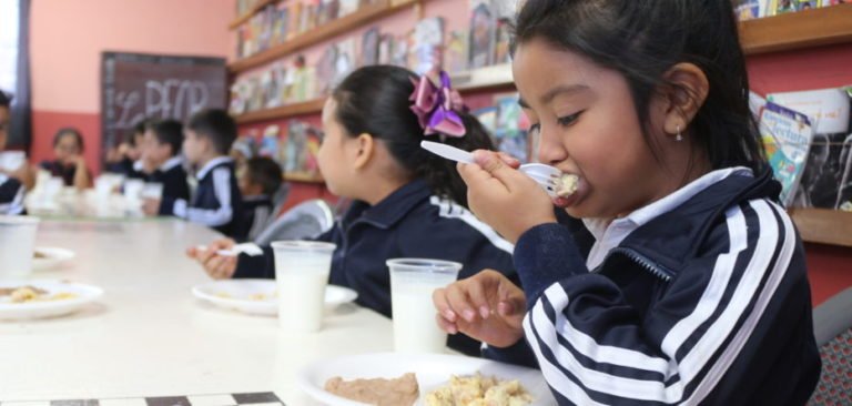 10 escuelas de Rosarito con programa de comidas calientes