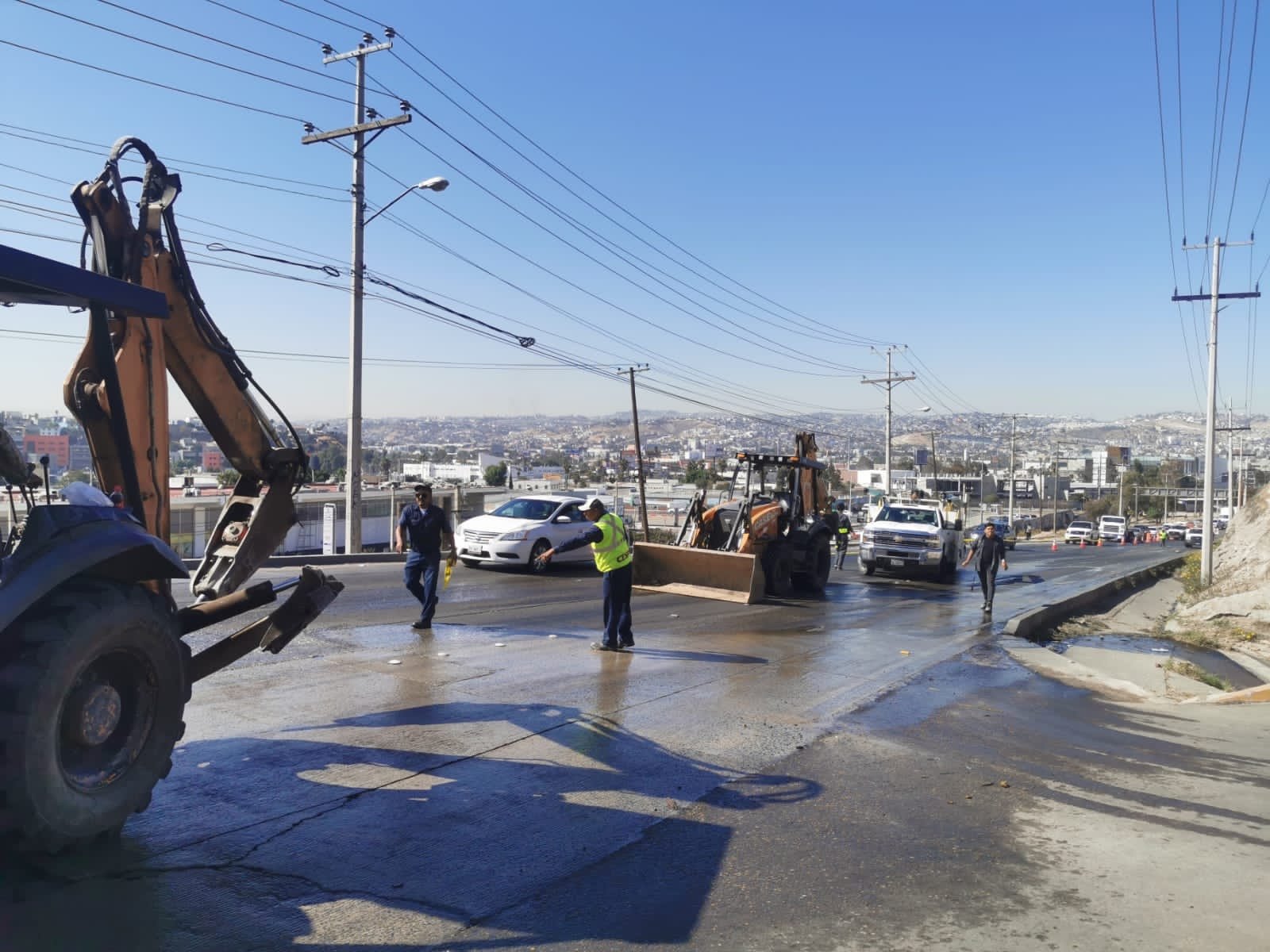 Atiende Cespt fuga de agua en rampa