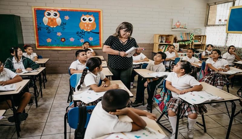 Más de 660 mil estudiantes regresan a clases este lunes en BC