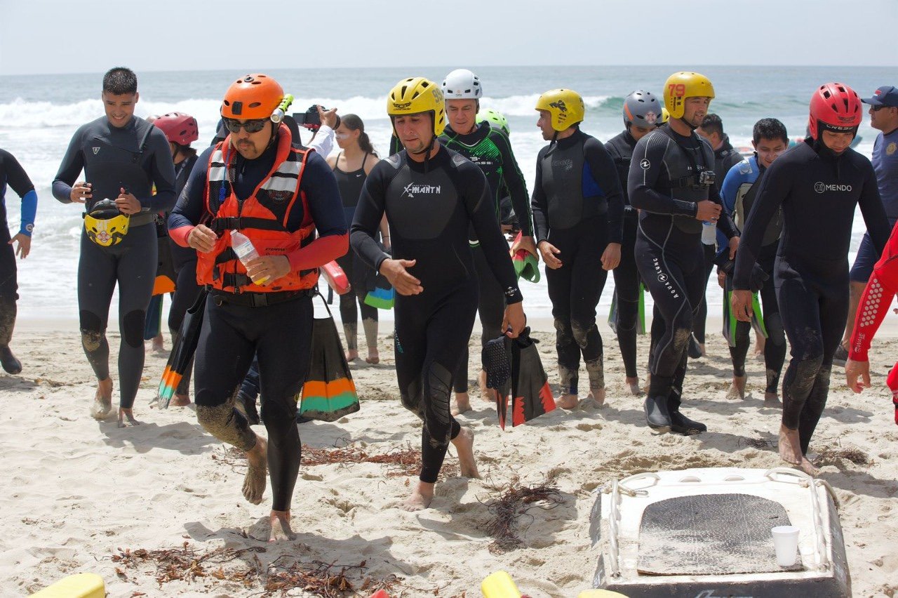 Practican salvavidas nacionales y extranjeros en Playas de Tijuana