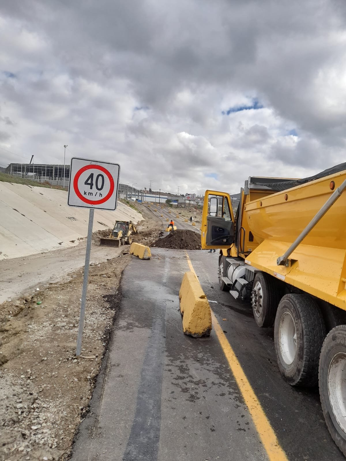 Vecinos de Tijuana exigen terminación de Puente Los Olivos