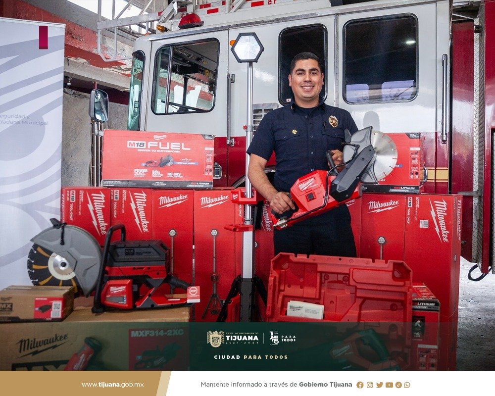 BOMBEROS DE TIJUANA RECIBEN MÁS DE DOS MILLONES DE PESOS EN EQUIPO DE TRABAJO