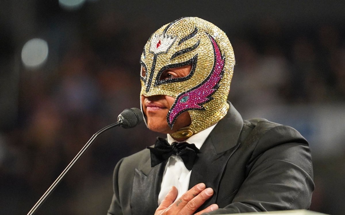 REY MYSTERIO INGRESA AL SALÓN DE LA FAMA DE LA WWE