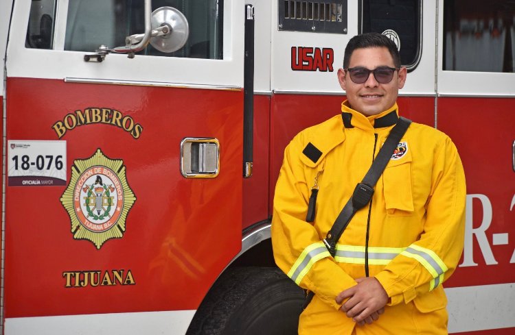 BOMBEROS DE TIJUANA RECIBEN NUEVOS UNIFORMES FORESTALES