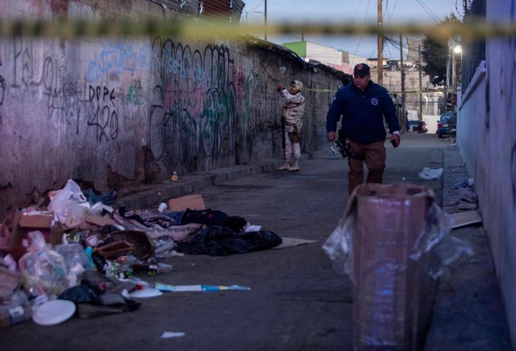 Dejan cuerpo de mujer encobijada en Zona Norte