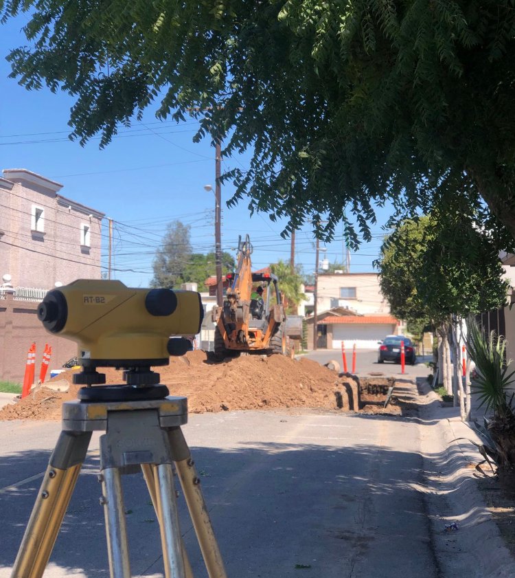 AVANZAN TRABAJOS DE REPOSICIÓN DE TUBERÍA DE ALCANTARILLADO PLUVIAL EN JARDINES DEL LAGO