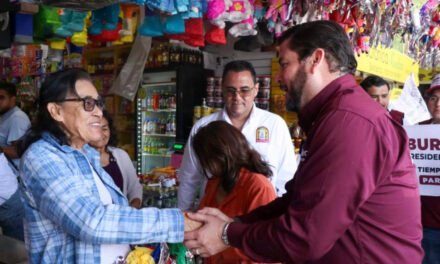 Burgueño se reúne con comerciantes de Mercado Hidalgo