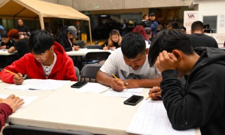 CIUDADANOS QUE APLICAN SU EXAMEN EN INEA SE MOTIVAN PARA CONTINUAR SUS ESTUDIOS UNIVERSITARIOS