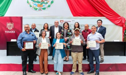 RECONOCEN A  DOCENTES POR HASTA 30 AÑOS DE SERVICIO