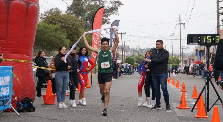 TRIUNFAN ROLANDO REAL Y TANIA MUÑOZ EN SAN ANTONIO DE LOS BUENOS