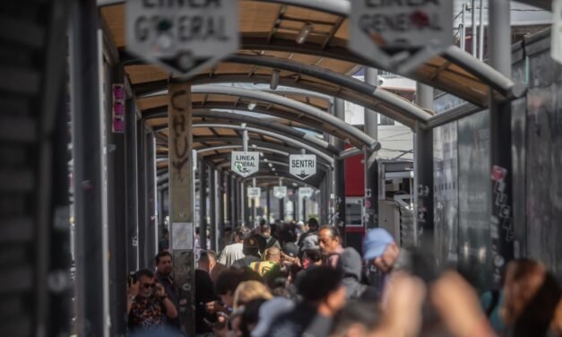 Caos en cruce fronterizo por falla de Microsoft