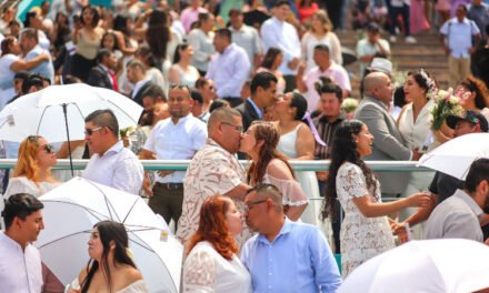 CELEBRAN A MATRIMONIOS COLECTIVOS CON 150 PAREJAS UNIDAS FRENTE AL MAR