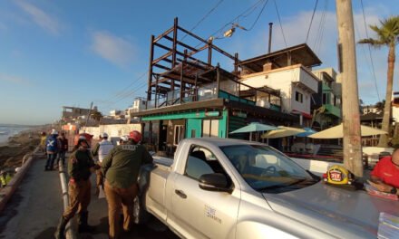 ATIENDE PROTECCIÓN CIVIL COLAPSO DE GIRO COMERCIAL EN MALECÓN DE PLAYAS DE TIJUANA