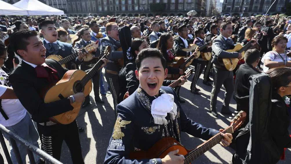 Mariachis conquistan nuevo Récord Guinness en CDMX