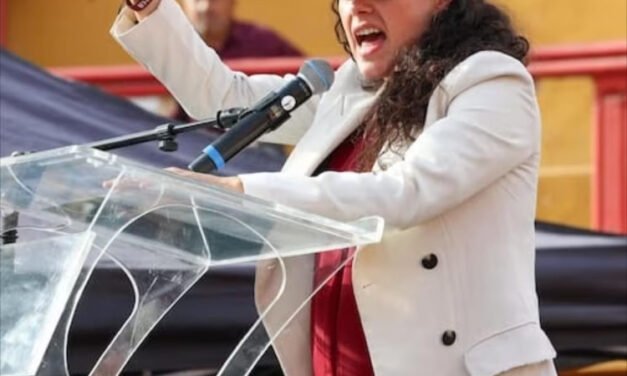 Luis María Alcalde Lujan presidenta nacional de Morena, lideró la asamblea informativa en Tijuana