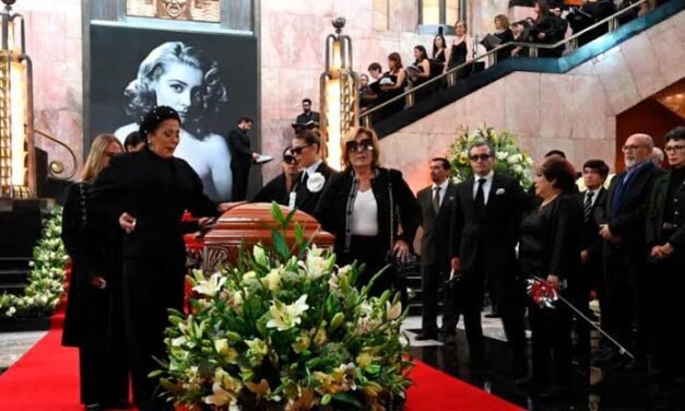 Así despidieron a Silvia Pinal en Bellas Artes