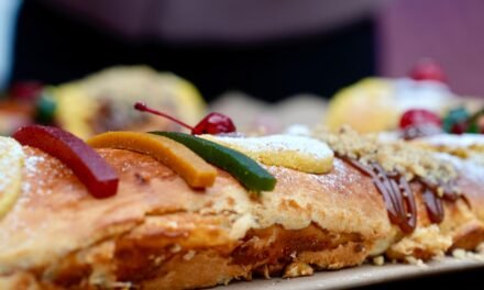 Ayuntamiento de Tijuana realiza el tradicional corte de Rosca de Reyes