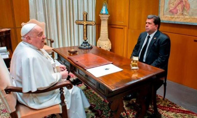 SE REUNE EL DIPUTADO PEDRO HACES CON EL PAPA FRANCISCO; CONVERSAN SOBRE MIGRACIÓN Y DERECHOS HUMANOS