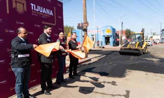 Encabeza presidente municipal Jornada de Bacheo en colonia Castillo