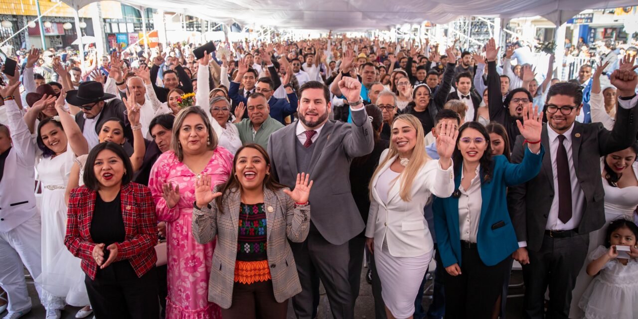 Celebran unión civil de mil 920 parejas en Matrimonios Colectivos 2025