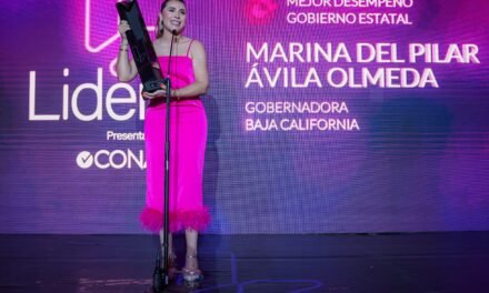 RECIBE GOBERNADORA PREMIO AL MEJOR DESEMPEÑO DE GOBIERNO ESTATAL EN LOS PREMIOS LIDERA 2025