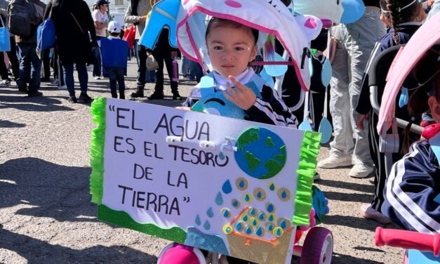 DESFILAN NIÑAS Y NIÑOS A FAVOR DEL CUIDADO DEL AGUA