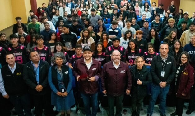 RECONOCE CARLOS TORRES TRABAJO DE LA UTT Y EL ESFUERZO DE SUS ESTUDIANTES