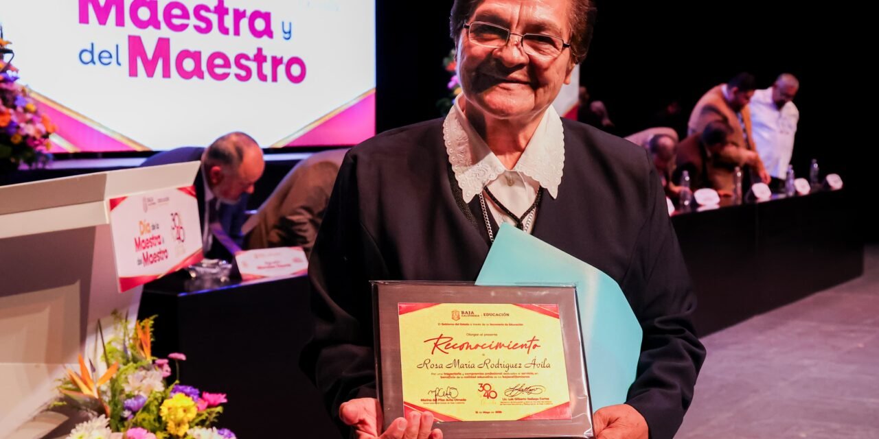 RECONOCE BC ENTREGA DEL MAGISTERIO CON APOYOS QUE HONRAN SU TRAYECTORIA