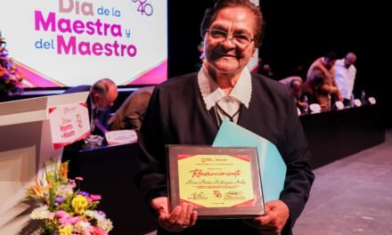 RECONOCE BC ENTREGA DEL MAGISTERIO CON APOYOS QUE HONRAN SU TRAYECTORIA