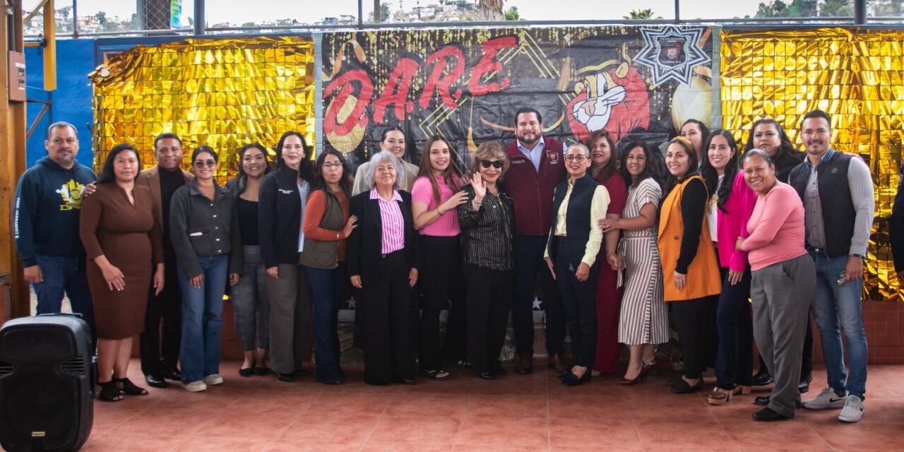 Entregan reconocimientos del programa D.A.R.E en beneficio de estudiantes de primaria y secundaria