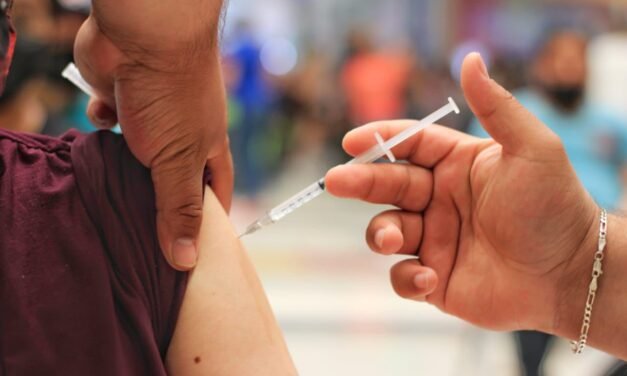 INICIA VACUNACIÓN CONTRA INFLUENZA, COVID-19 Y NEUMOCOCO