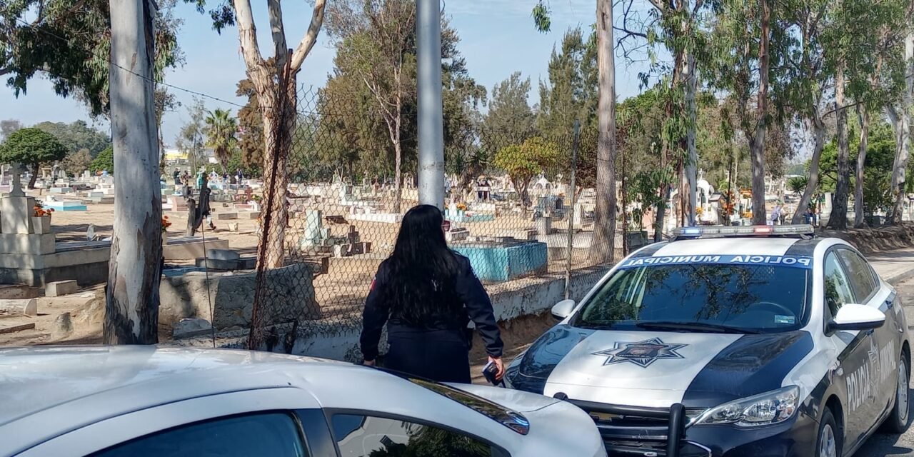 Reporta Policía Municipal saldo blanco en operativo por Día de Muertos en panteones de Tijuana