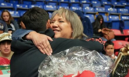 Celebran fiestas navideñas con niñas, niños, de casas de hogar