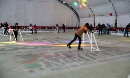 Invitan a disfrutar pista de hielo gratuita en el Parque Morelos