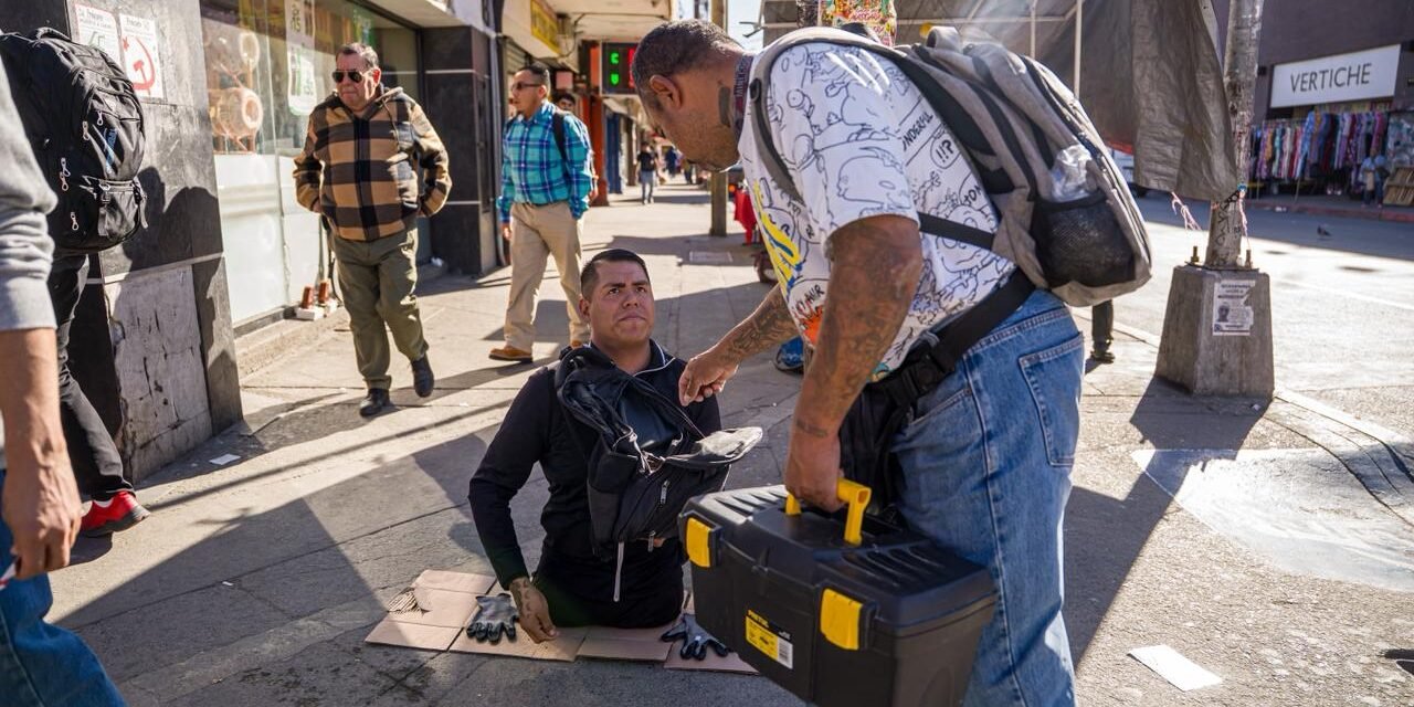 Le roban su patín eléctrico al influencer Víctor Serrano en Tijuana